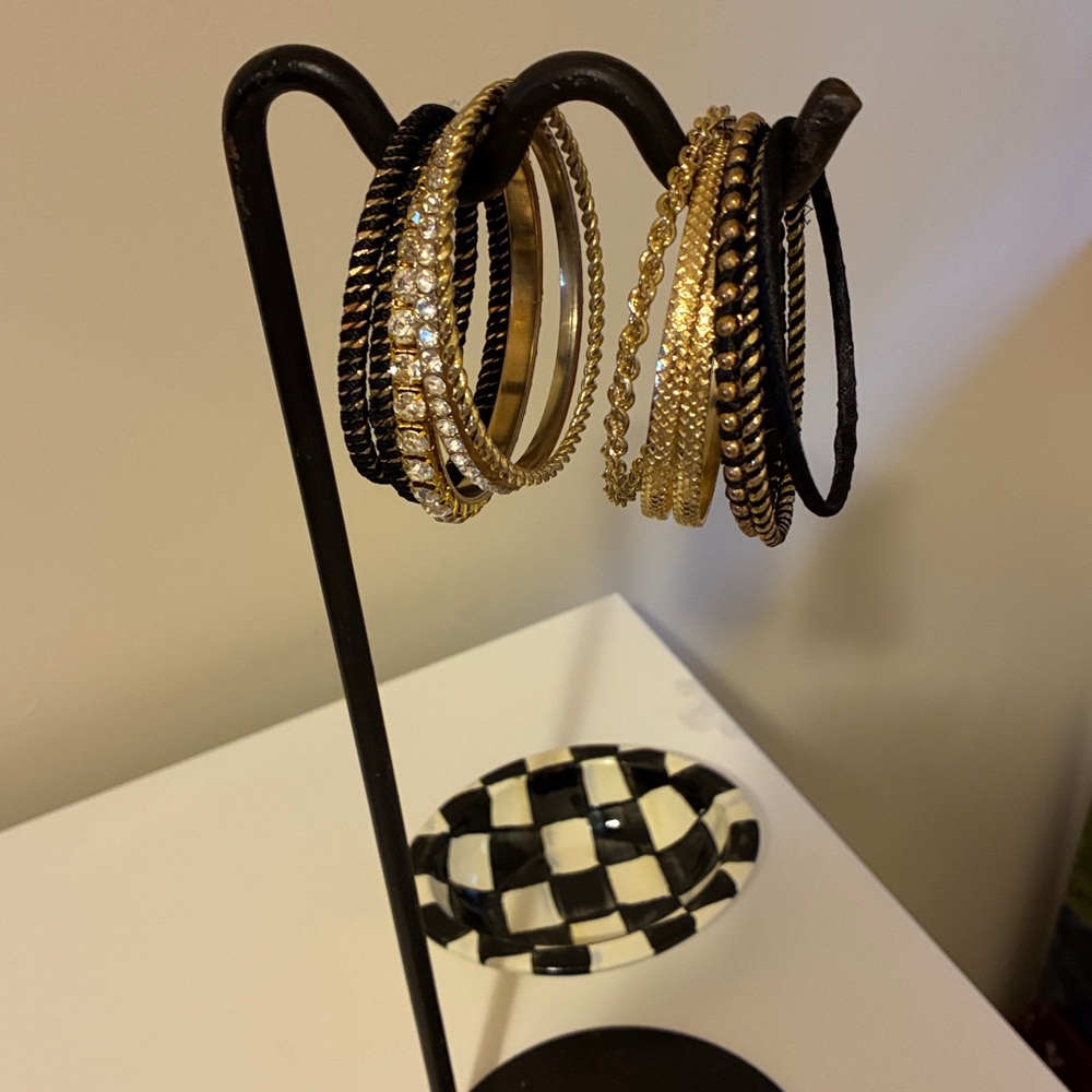 EUC - Set of 11 Cara Bracelets, 3” Diameter, Cara
